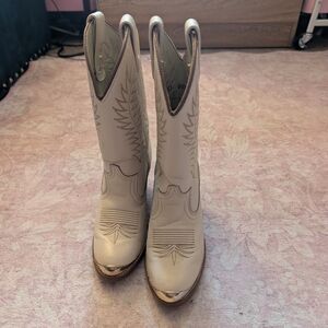 ACME Cream Western Heeled Cowboy Boots with Metallic Toe